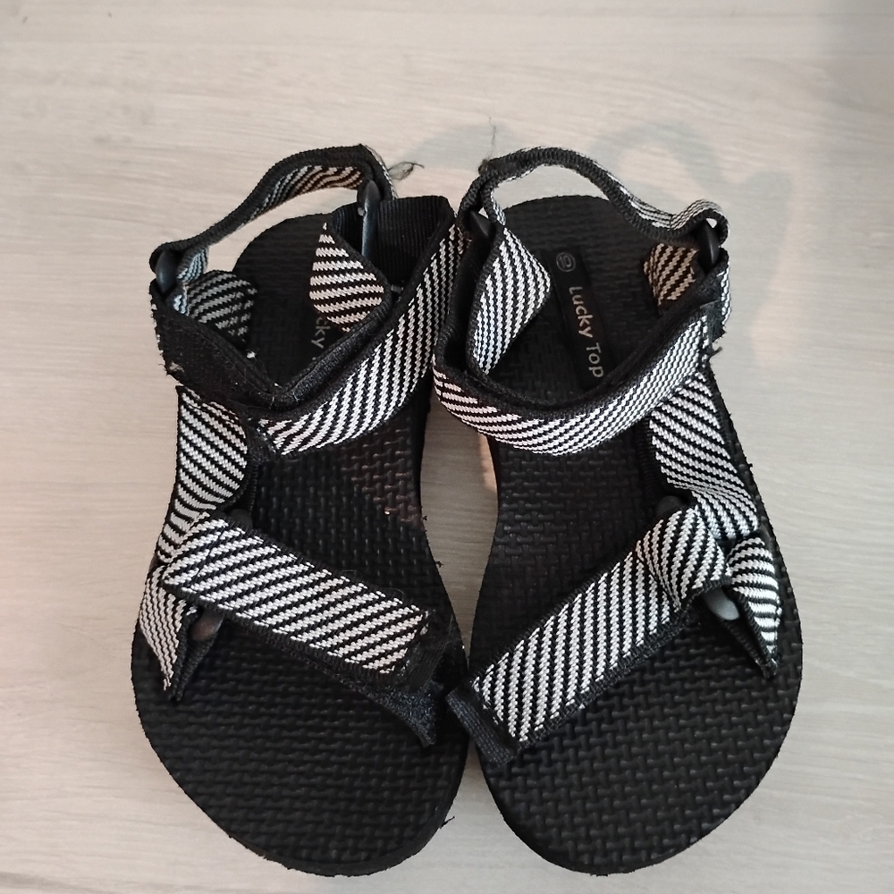 Lucky Top Black and White Kids Sandals, Size 10